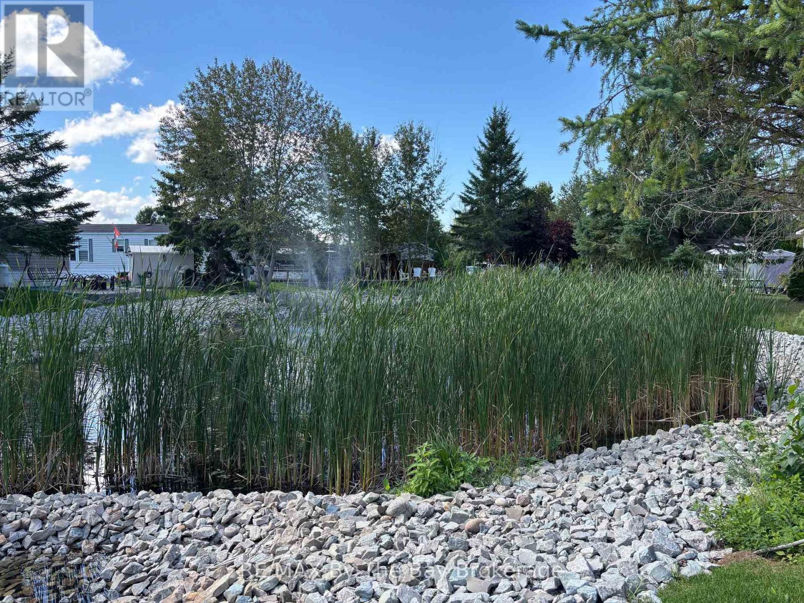 15 HURON CIRCLE - 6