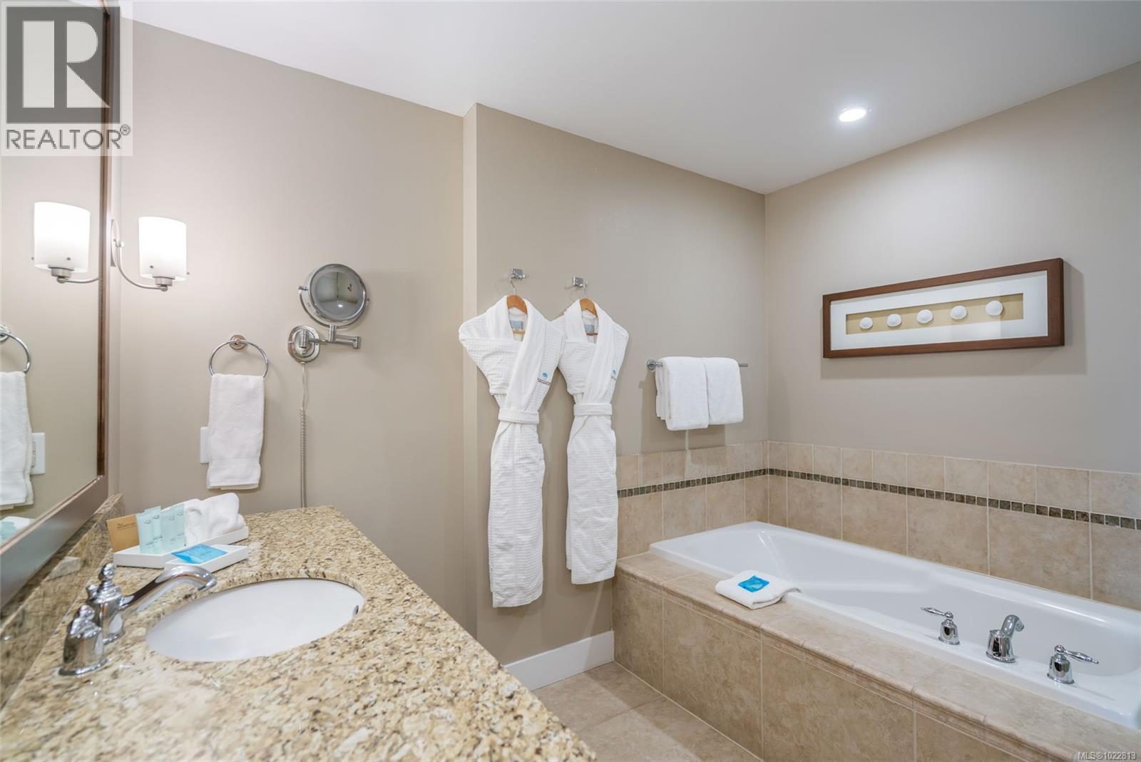 903C 181 Beachside Dr, Parksville