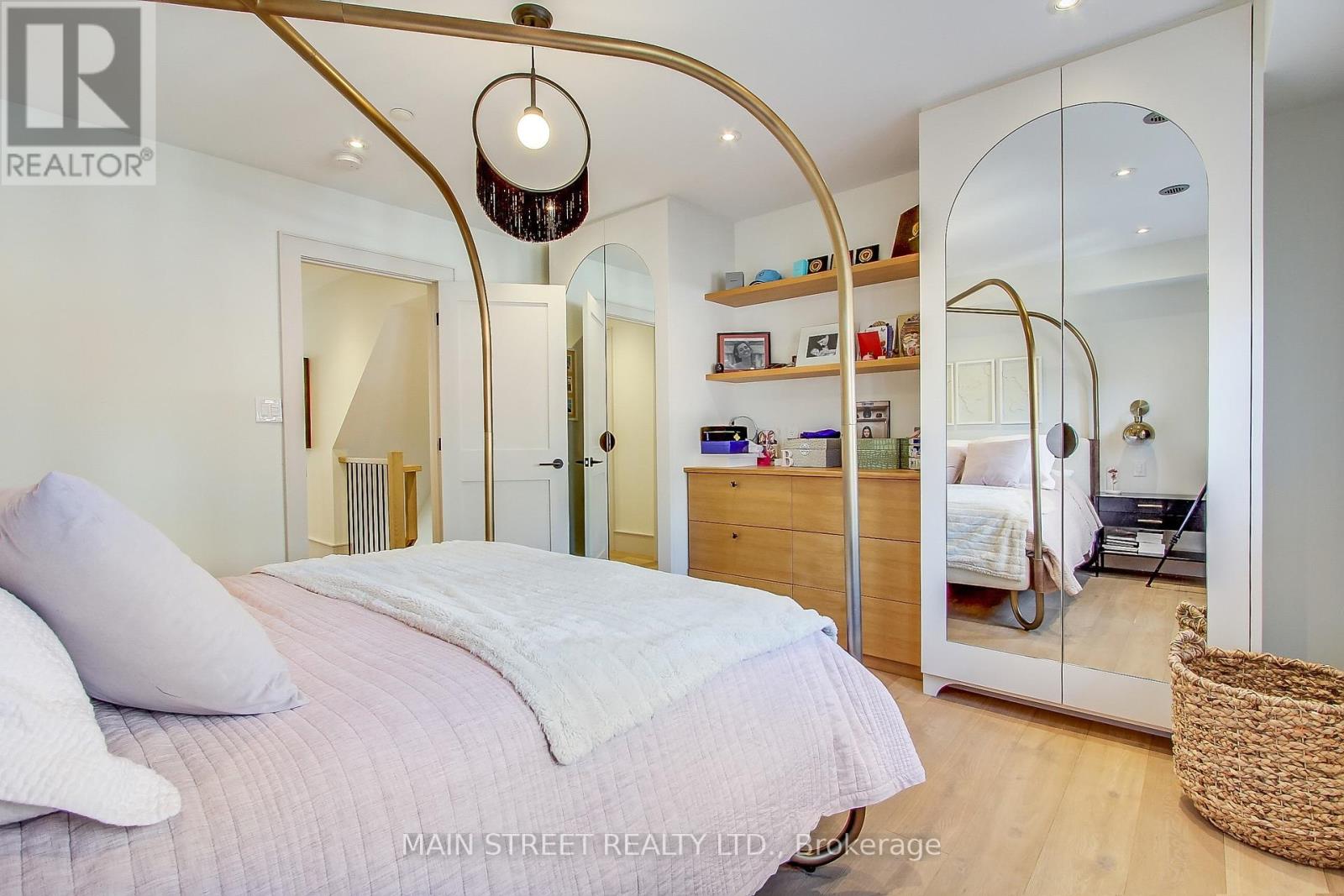 #27 12 POWSELAND CRESCENT - 29