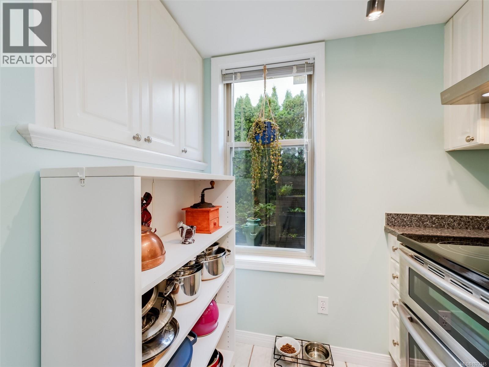 209 3160 Albina Street, Saanich