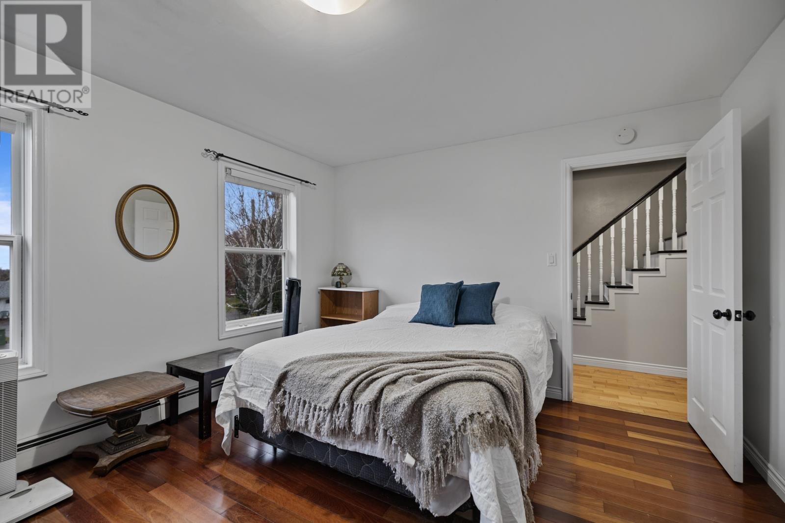 14 SAINT CATHERINES Avenue - 13