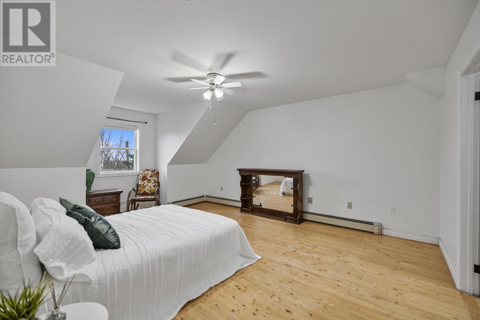 14 SAINT CATHERINES Avenue - 17