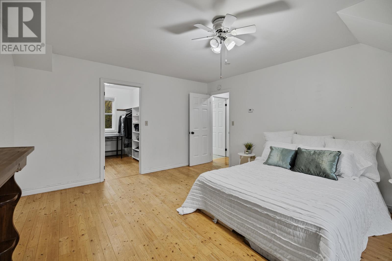 14 SAINT CATHERINES Avenue - 19