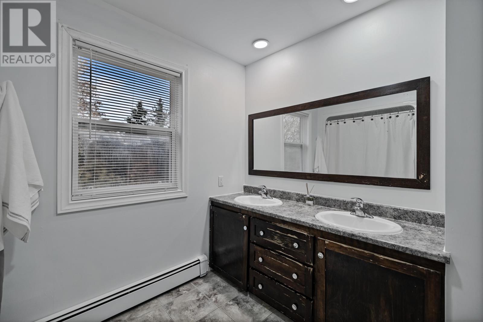 14 SAINT CATHERINES Avenue - 21
