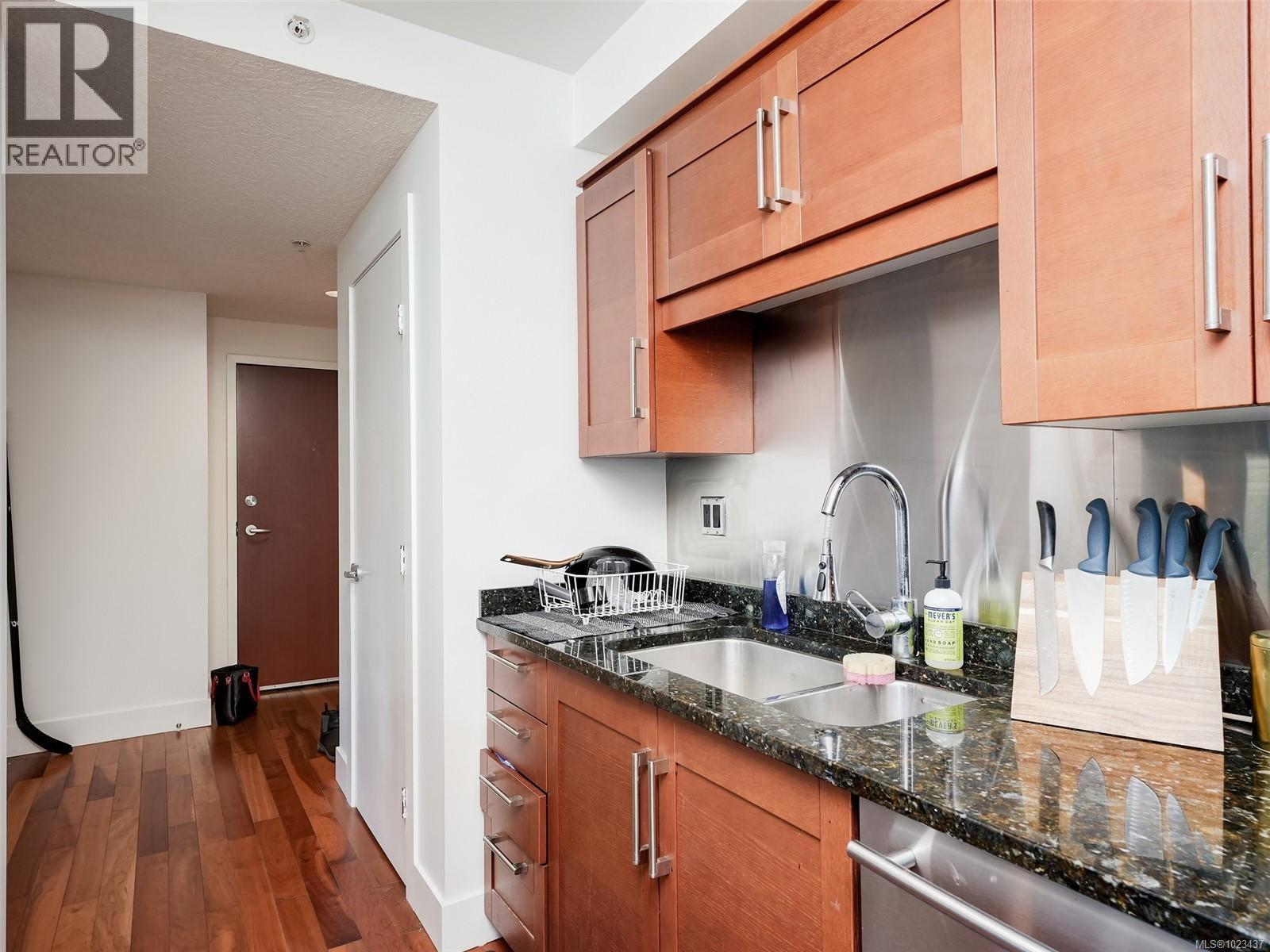 S401 737 Humboldt Street, Victoria