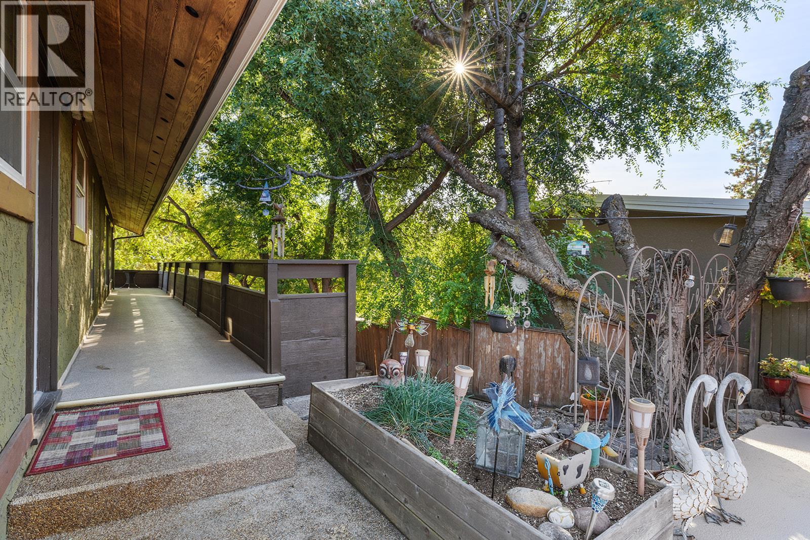  2931 Thacker Drive, West Kelowna