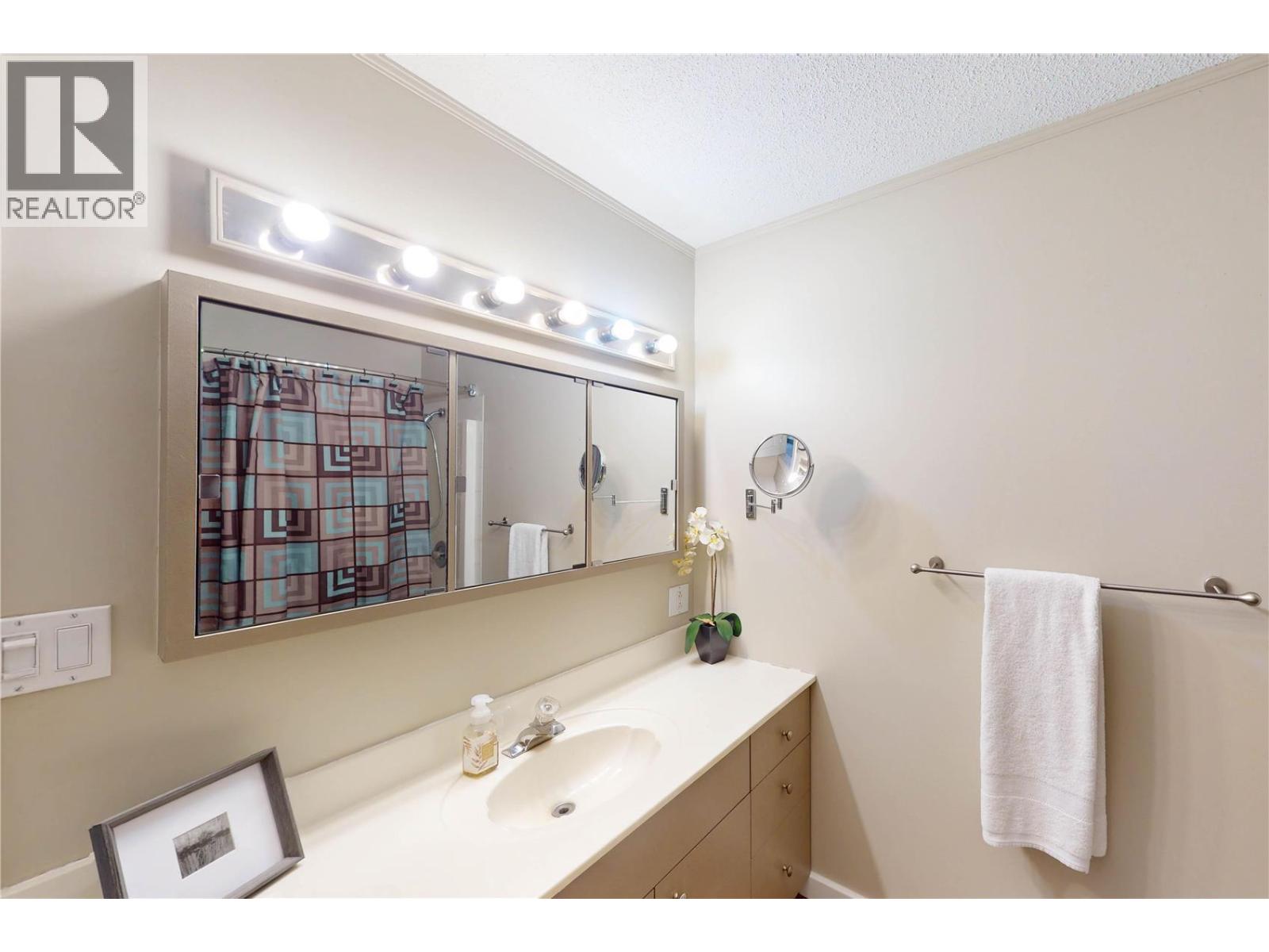  2931 Thacker Drive, West Kelowna