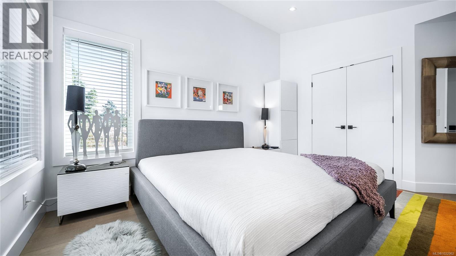  927 Beckwith Avenue, Saanich