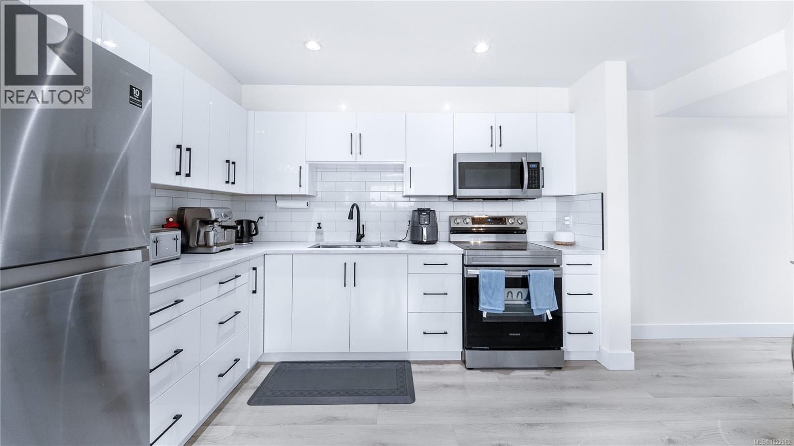  927 Beckwith Avenue, Saanich