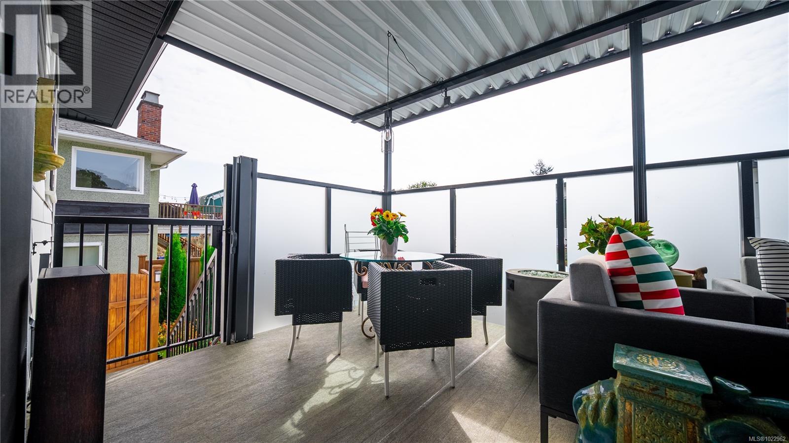  927 Beckwith Avenue, Saanich