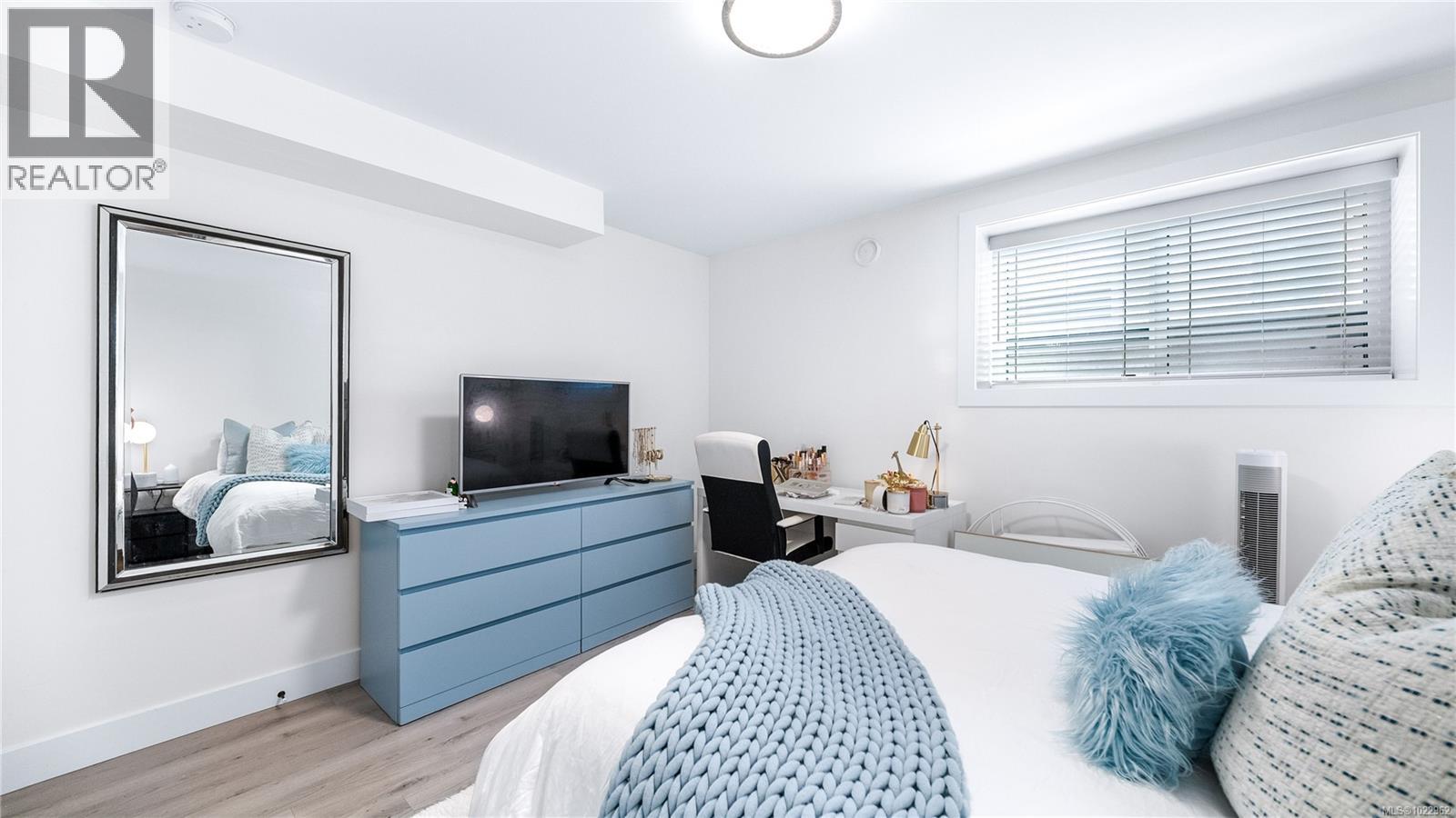  927 Beckwith Avenue, Saanich