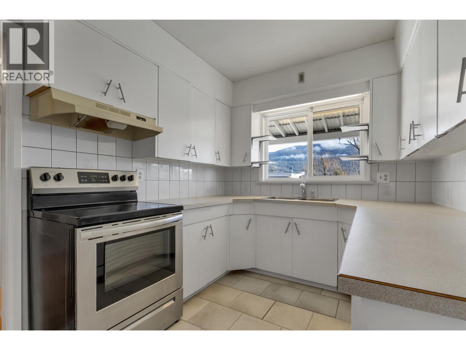  2603 18 Street, Vernon