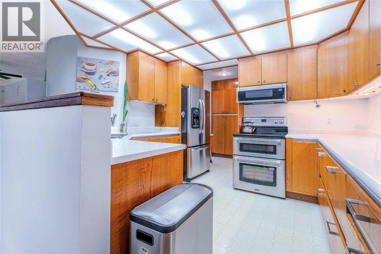 3271 Dolphin Dr, Nanoose Bay