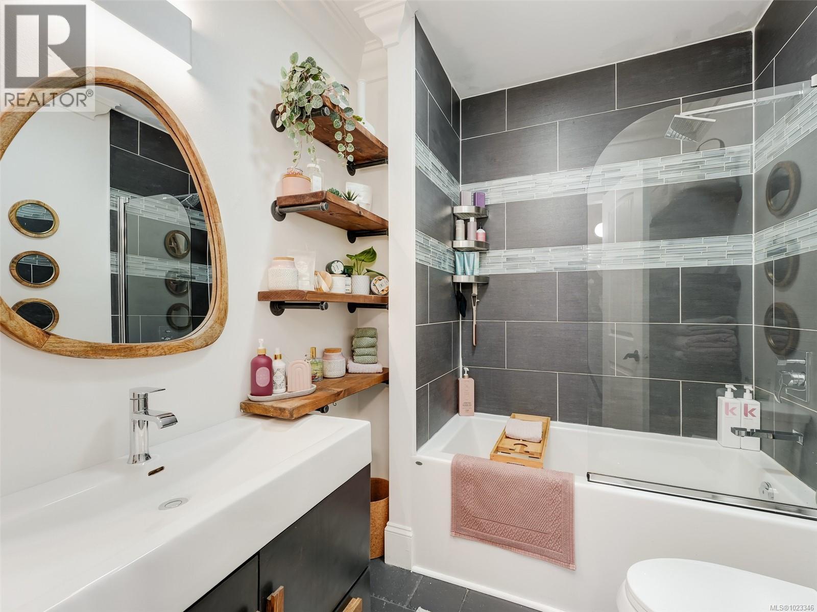  3115 Somerset Street, Victoria