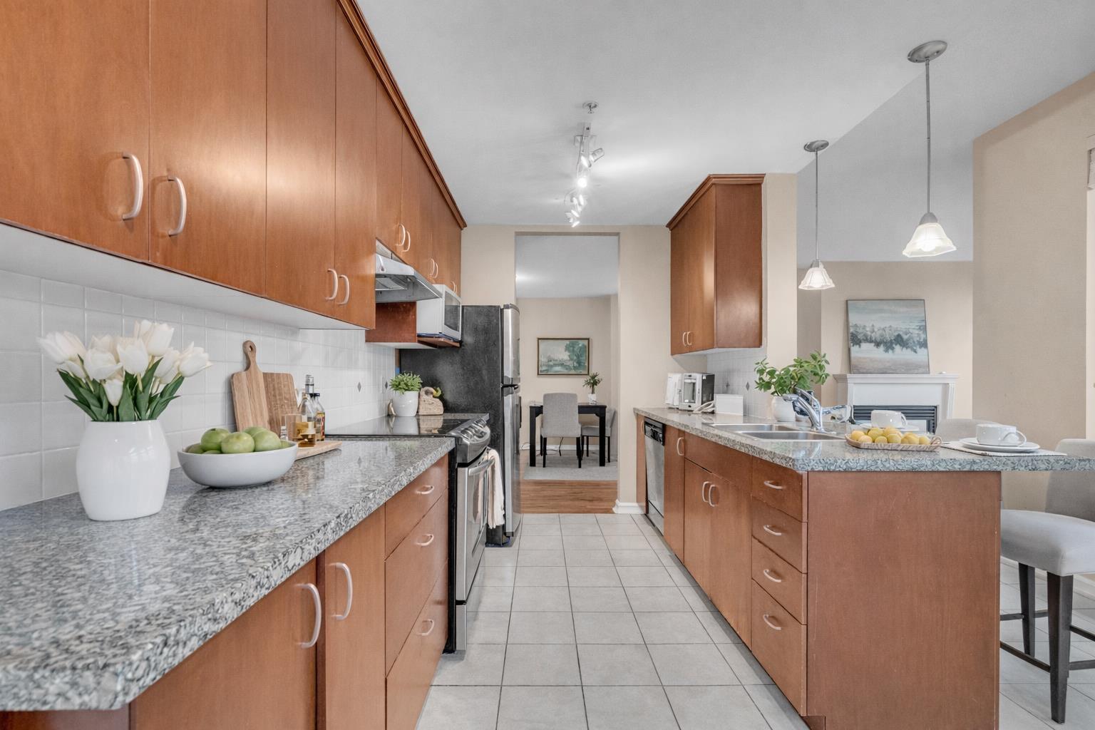 603 1550 MARTIN STREET, White Rock