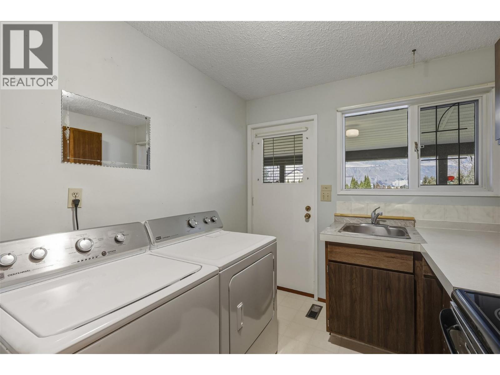 2480 VALLEYVIEW DRIVE - 34