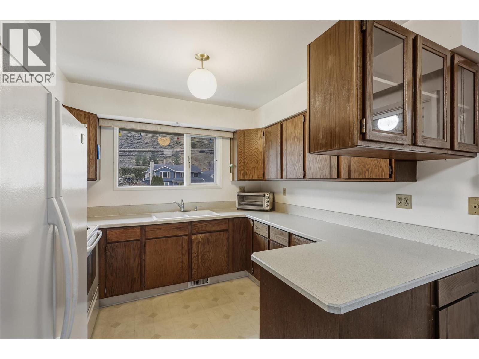 2480 VALLEYVIEW DRIVE - 12