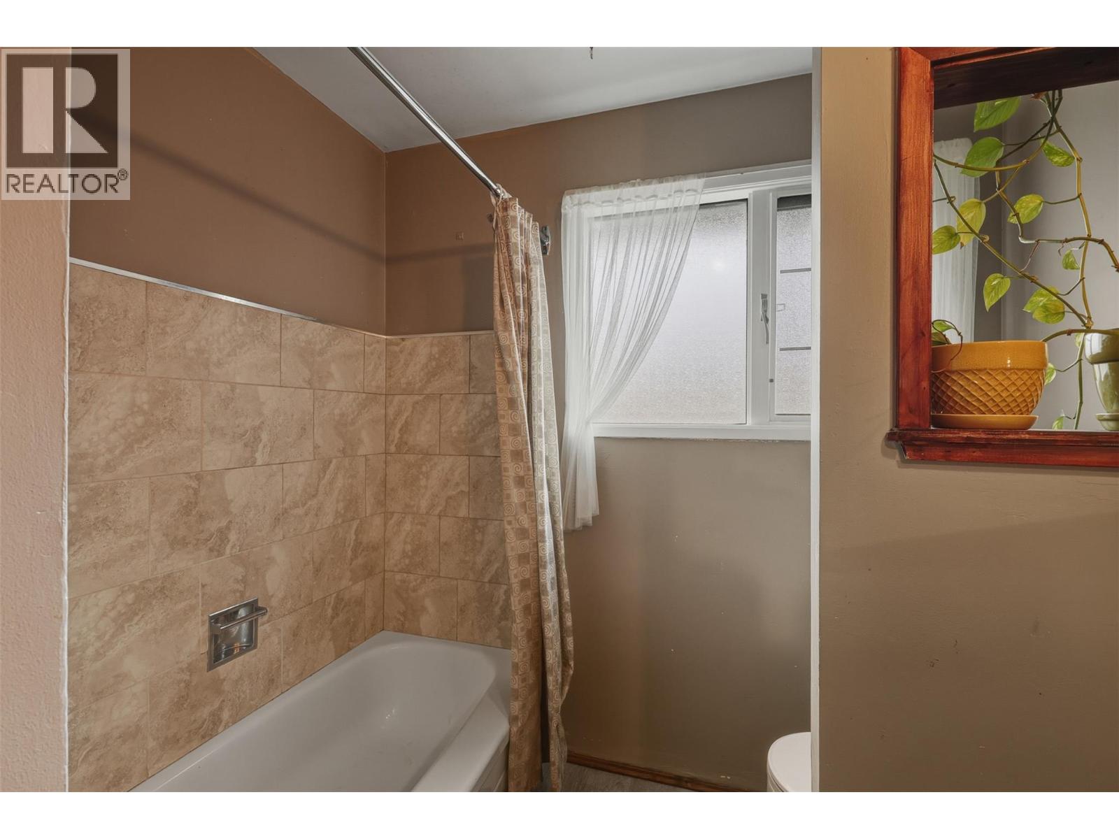 2480 VALLEYVIEW DRIVE - 24