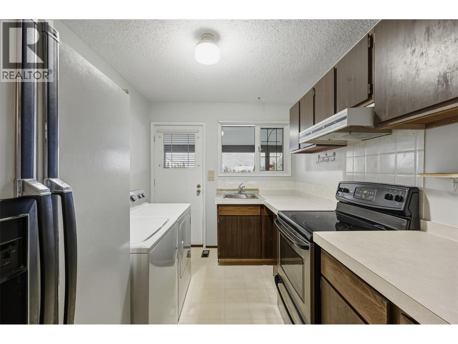 2480 VALLEYVIEW DRIVE - 33