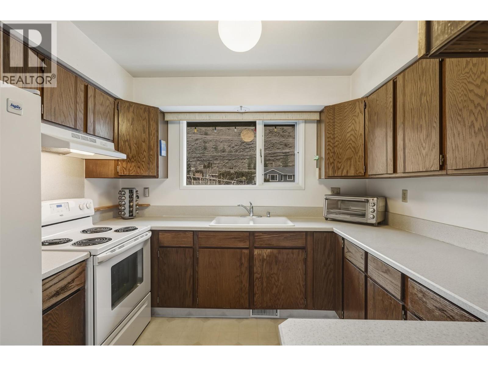 2480 VALLEYVIEW DRIVE - 13