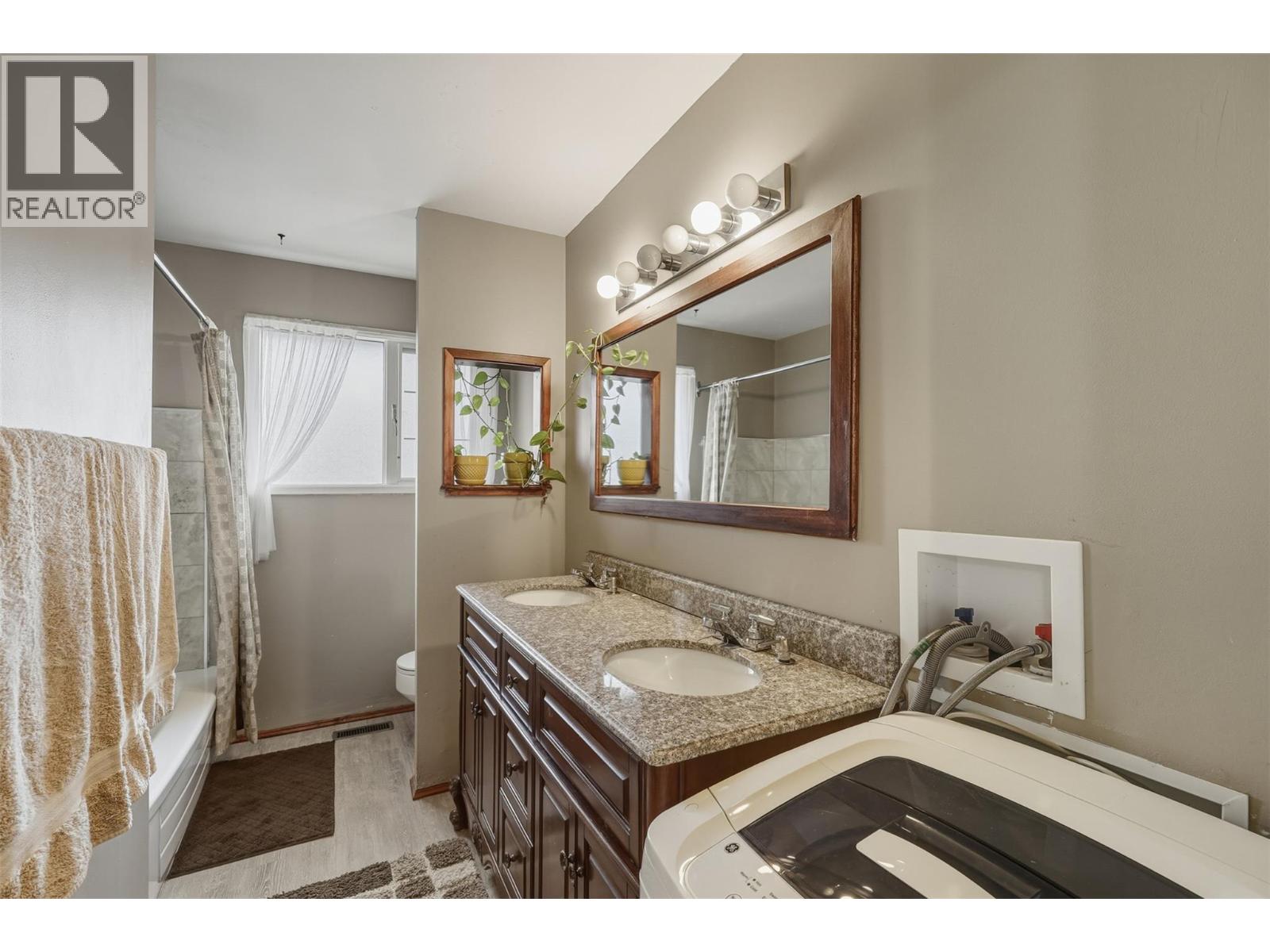 2480 VALLEYVIEW DRIVE - 23