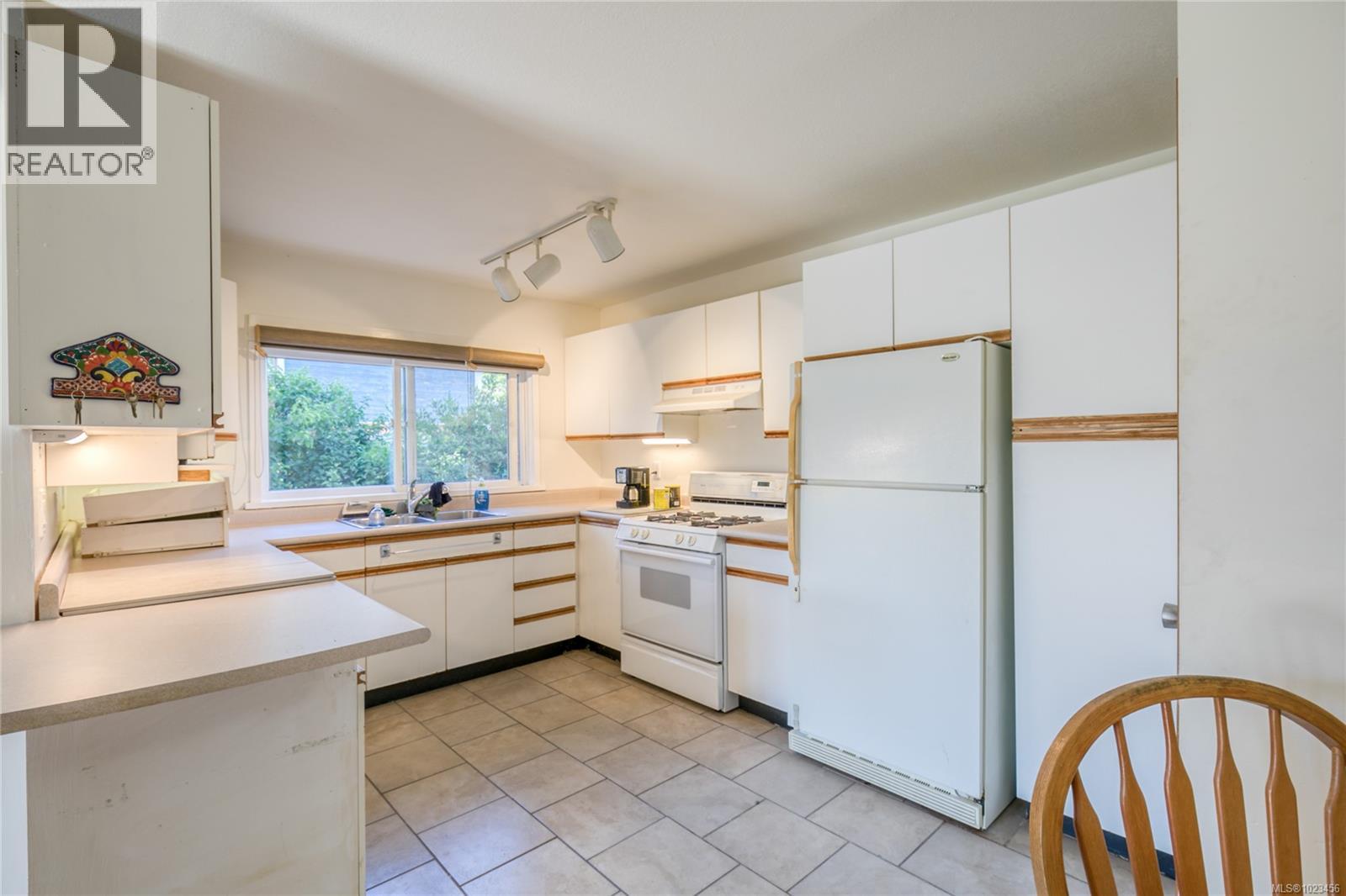 415 MACHLEARY ST - 17