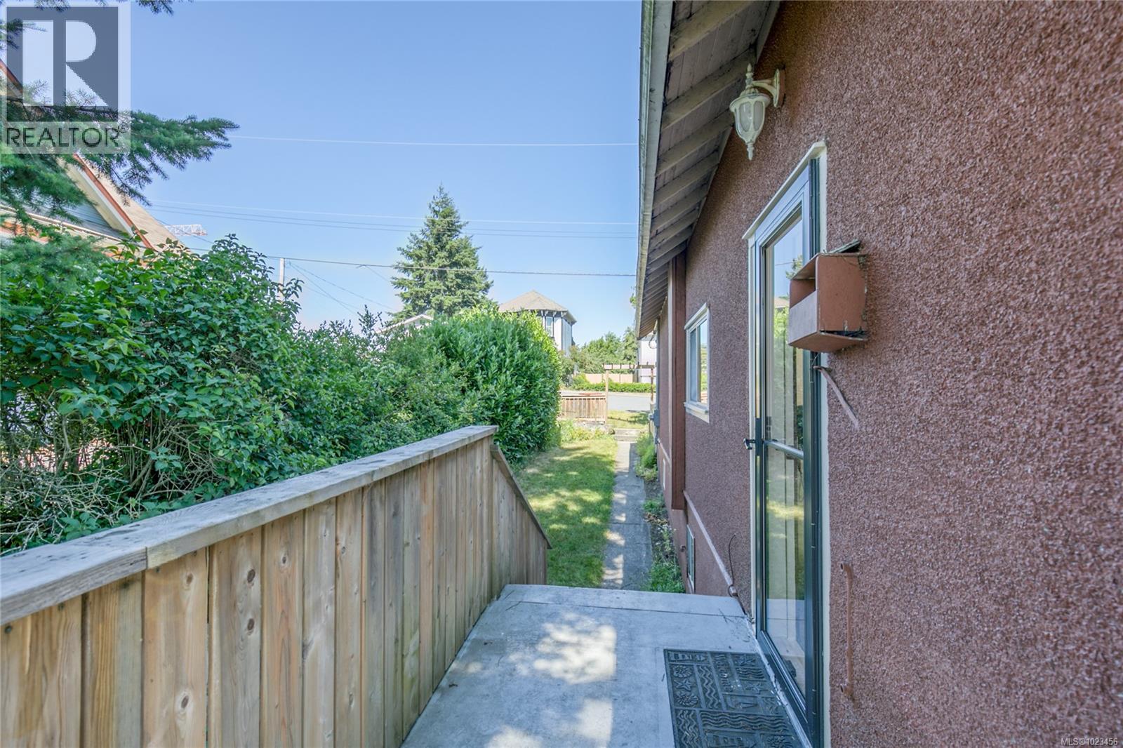 415 MACHLEARY ST - 24