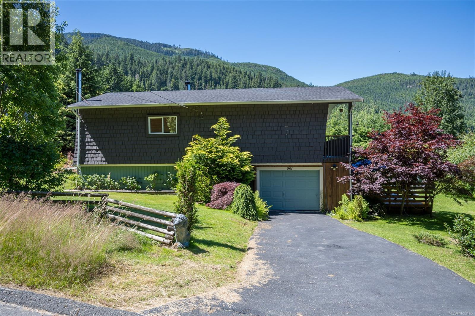561 MacMillan Dr - 1
