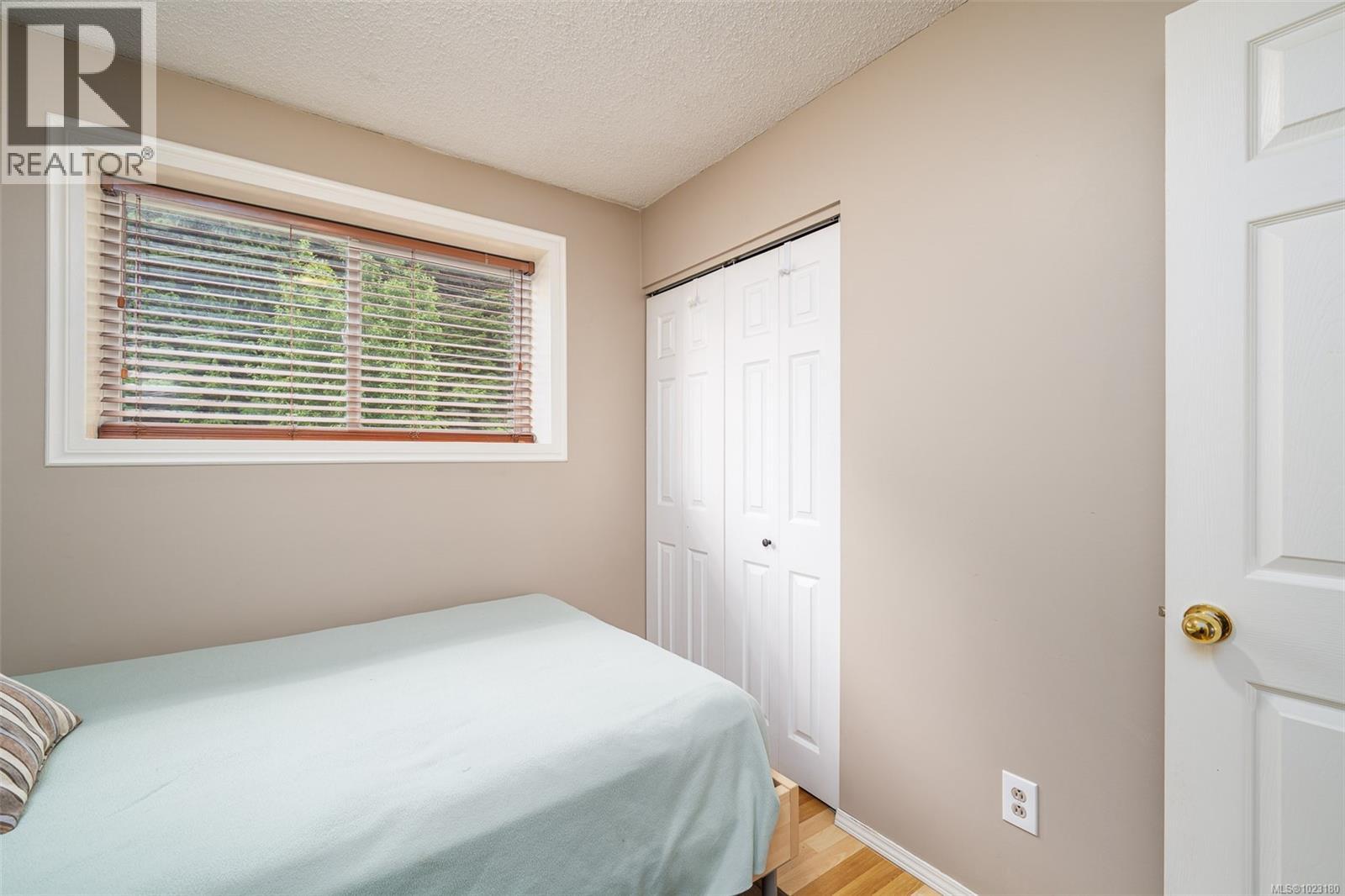 561 MacMillan Dr - 17
