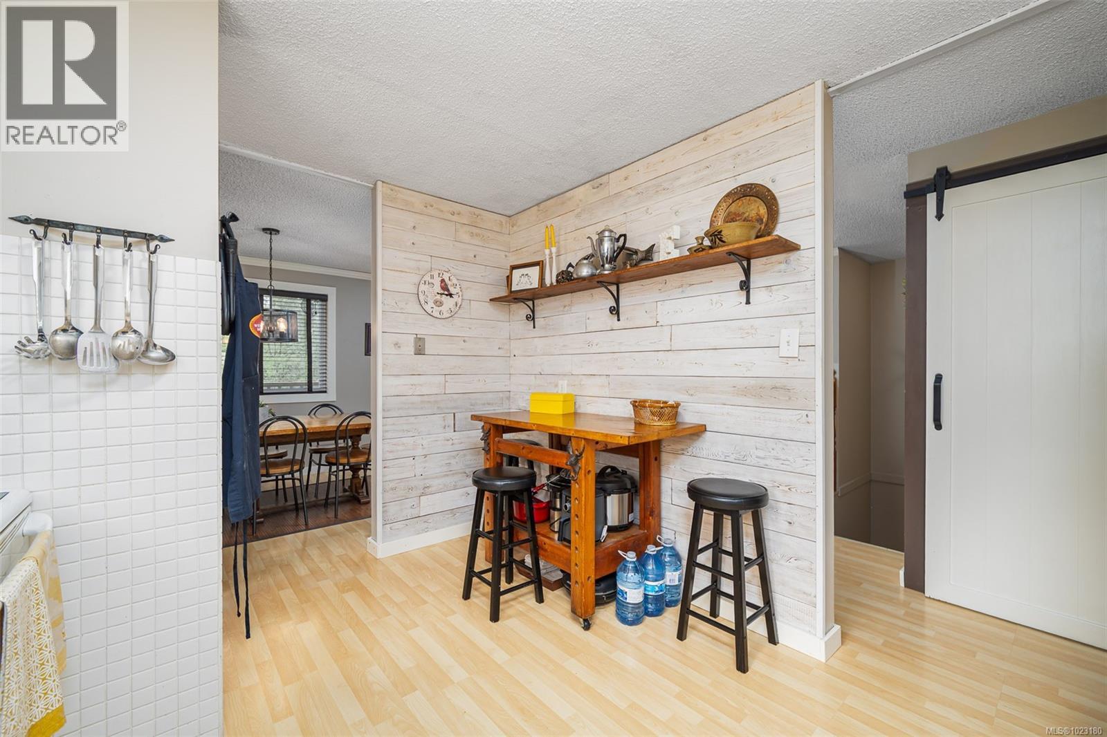 561 MacMillan Dr - 9