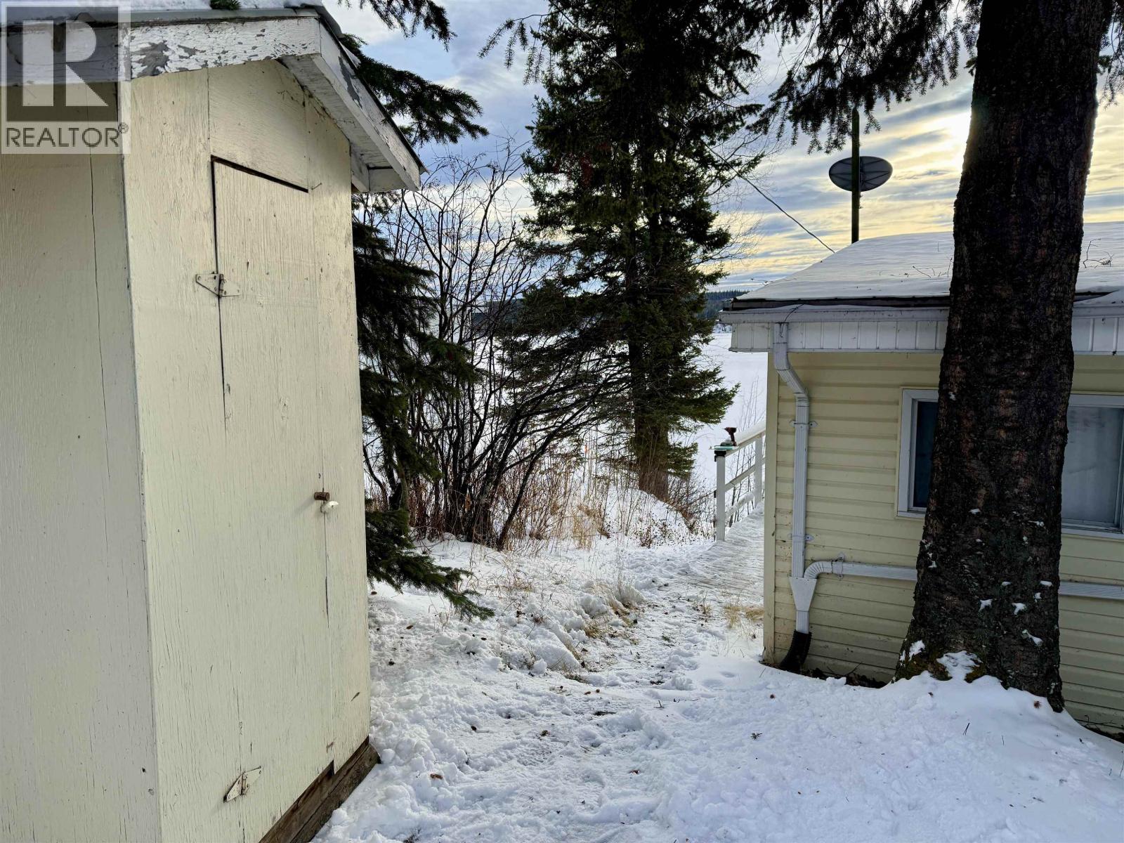 49815 TAPPING ROAD, Cluculz Lake