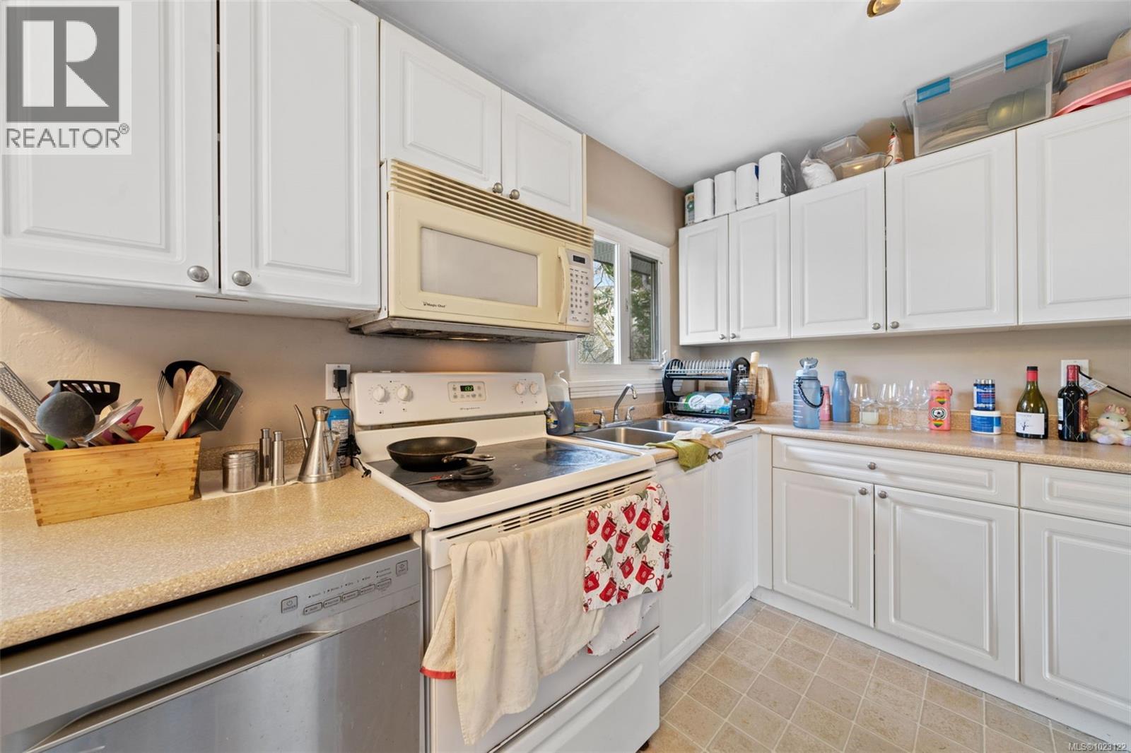  120 Kamloops Avenue, Saanich