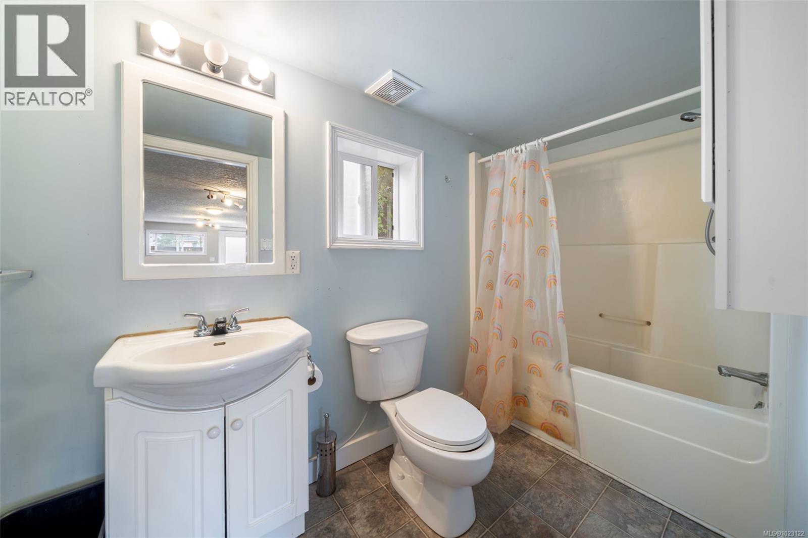  120 Kamloops Avenue, Saanich