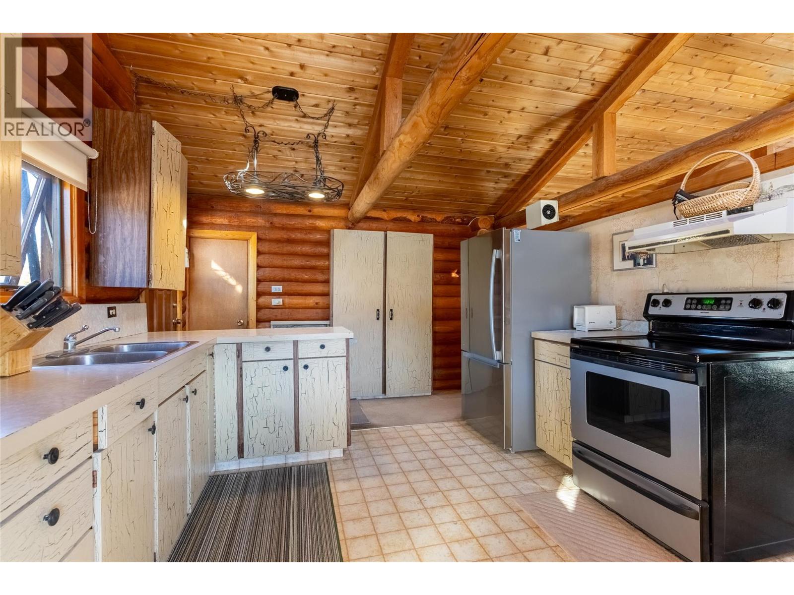 6805 Foley Road, Logan Lake