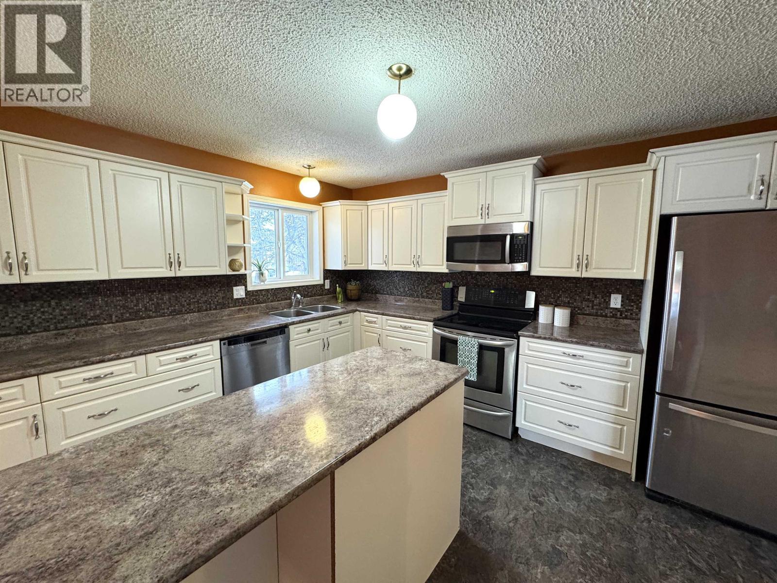 9016 98A AVENUE, Fort St. John