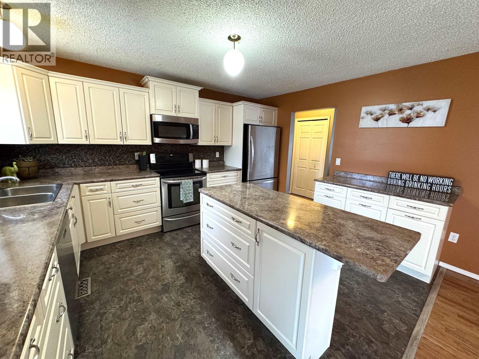 9016 98A AVENUE, Fort St. John