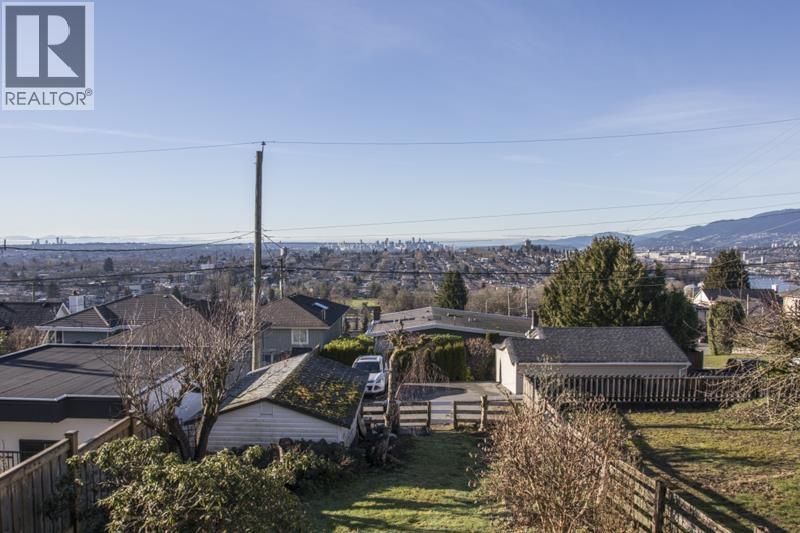 11 HYTHE AVENUE, Burnaby