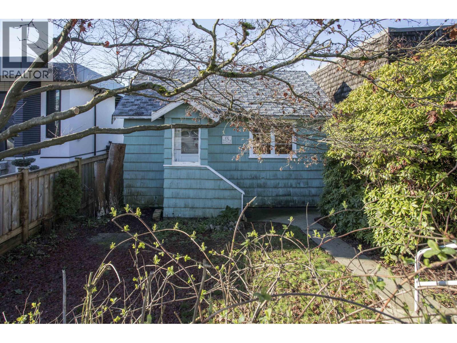 11 HYTHE AVENUE, Burnaby