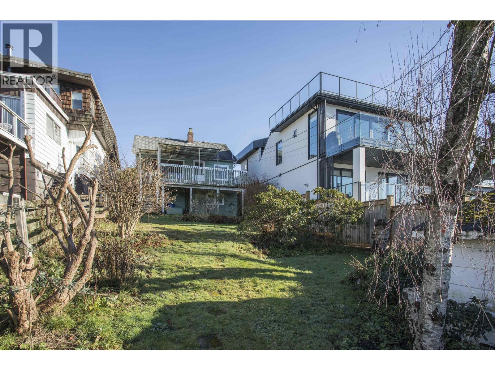 11 HYTHE AVENUE, Burnaby