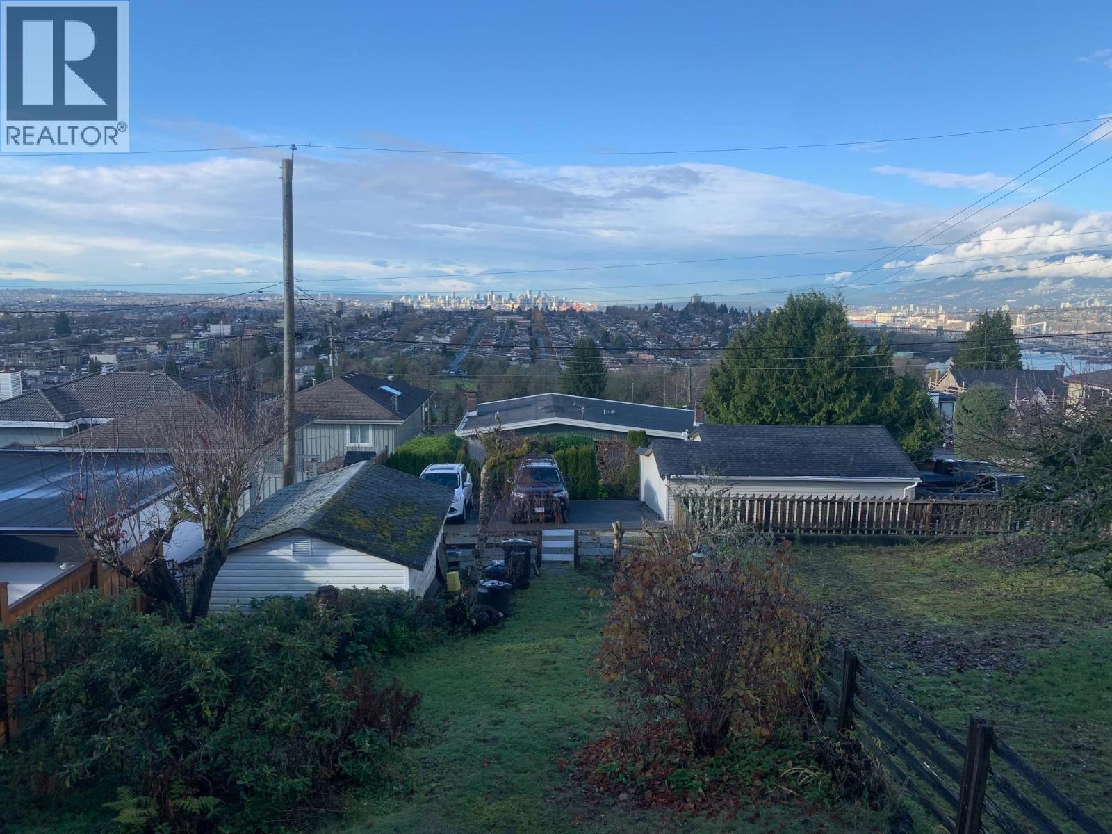 11 HYTHE AVENUE, Burnaby