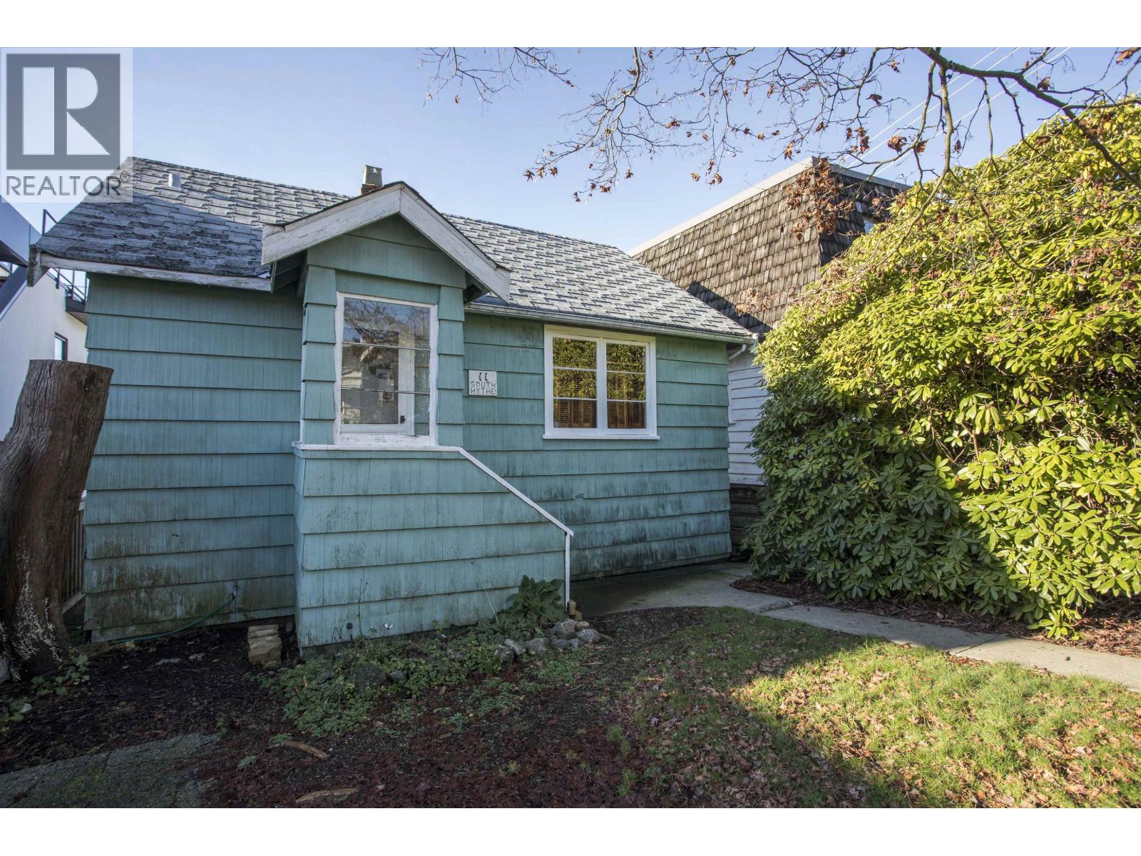 11 HYTHE AVENUE, Burnaby