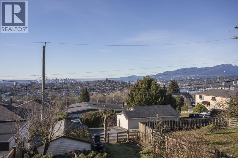 11 HYTHE AVENUE, Burnaby