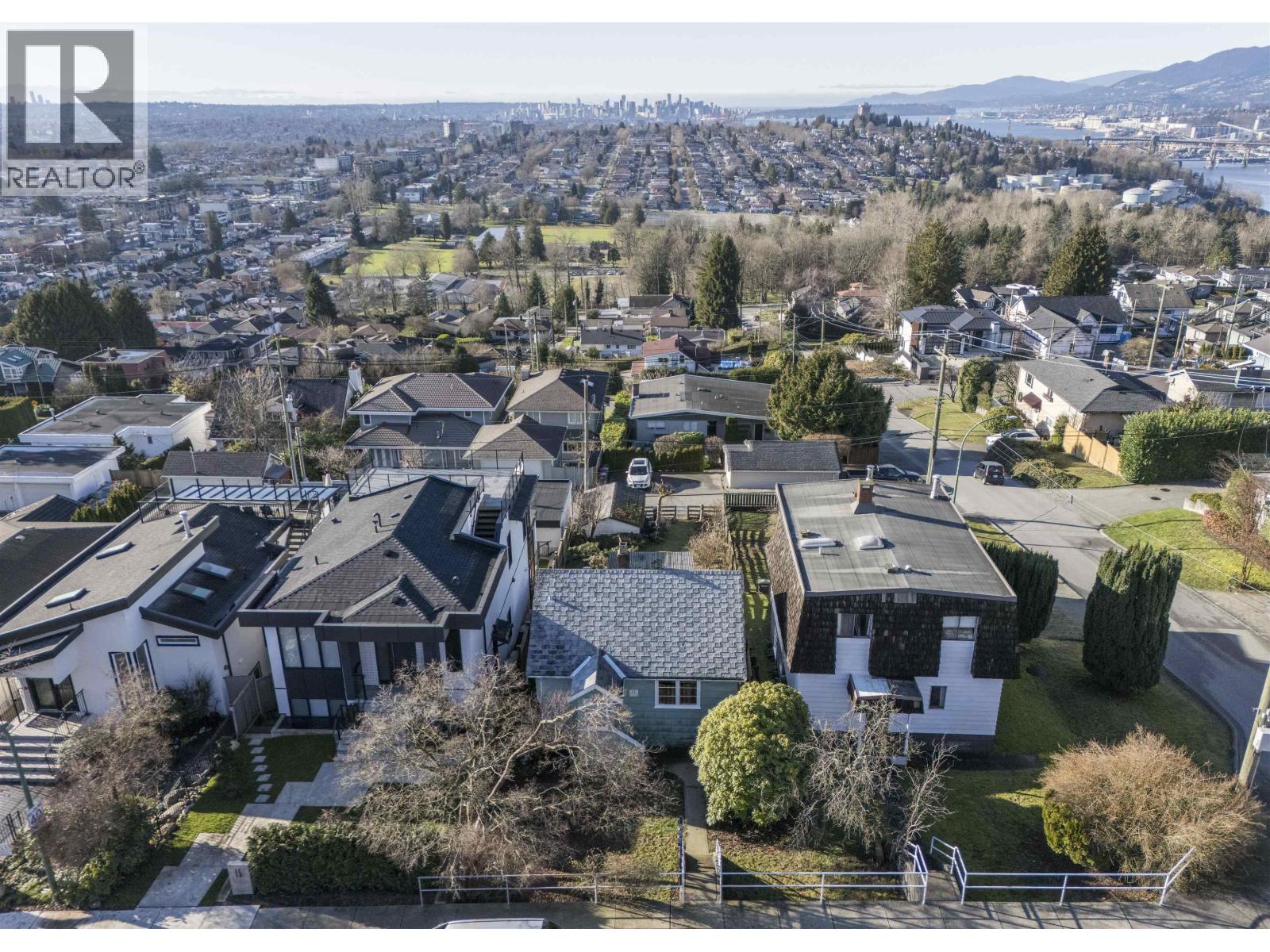 11 HYTHE AVENUE, Burnaby