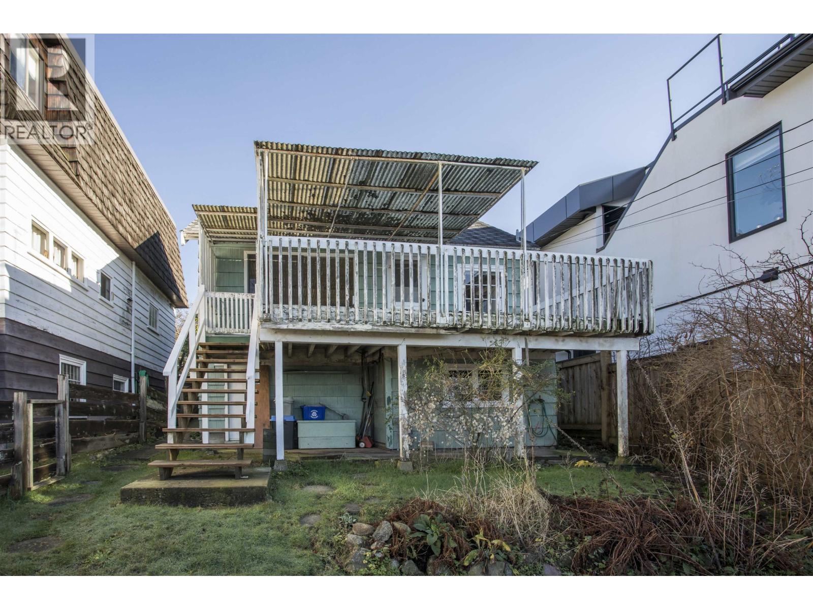 11 HYTHE AVENUE, Burnaby