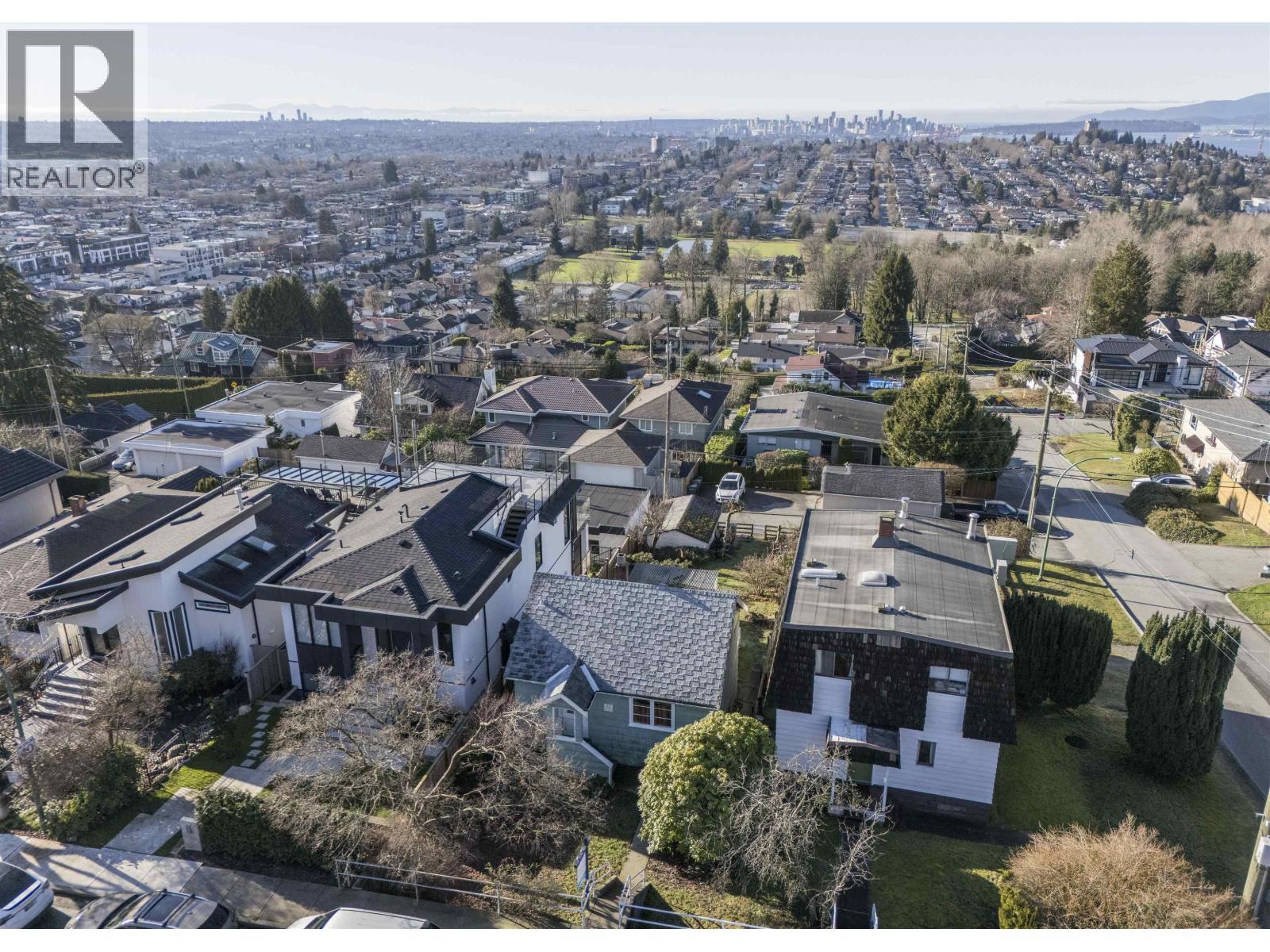 11 HYTHE AVENUE, Burnaby