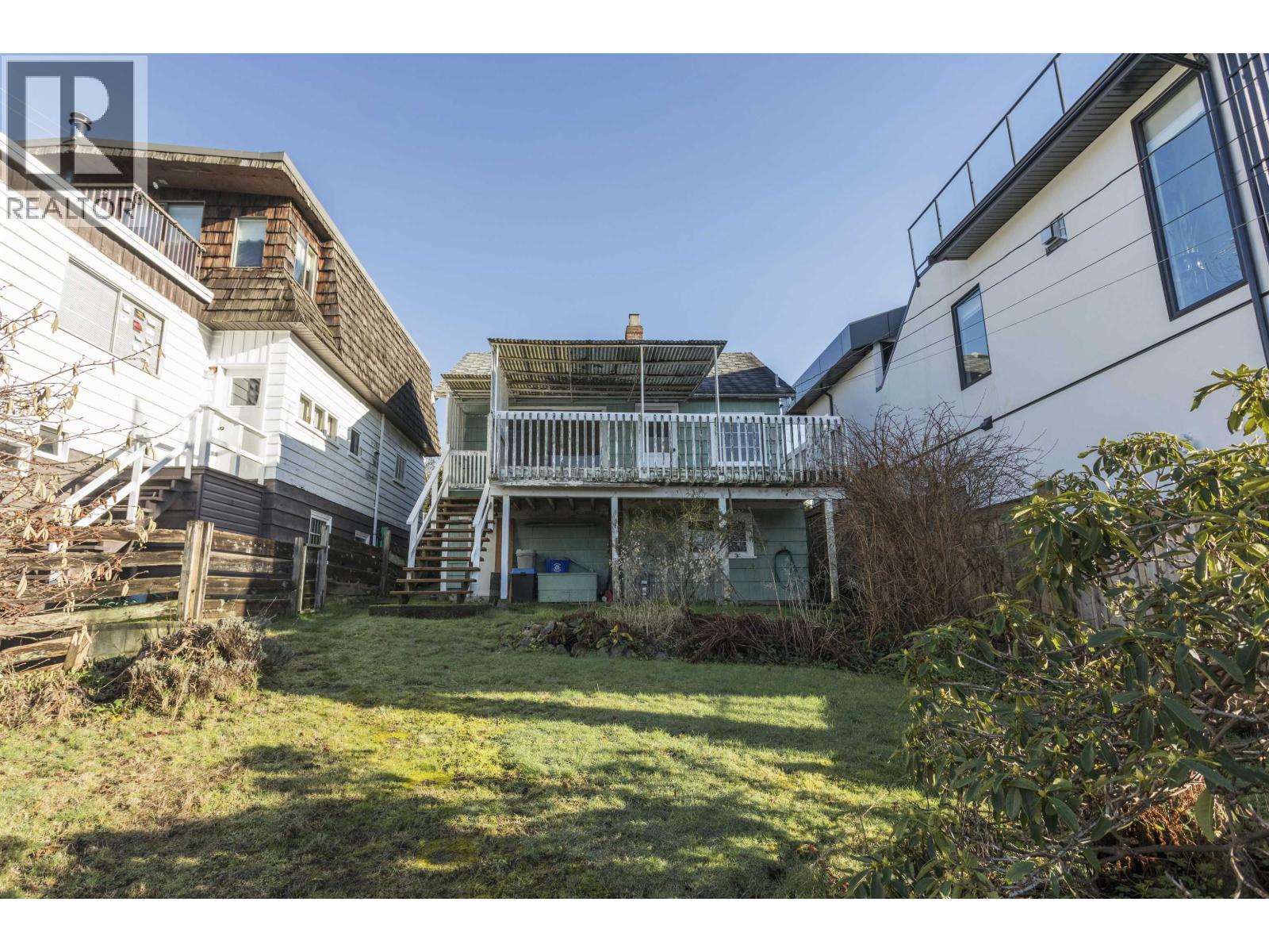 11 HYTHE AVENUE, Burnaby