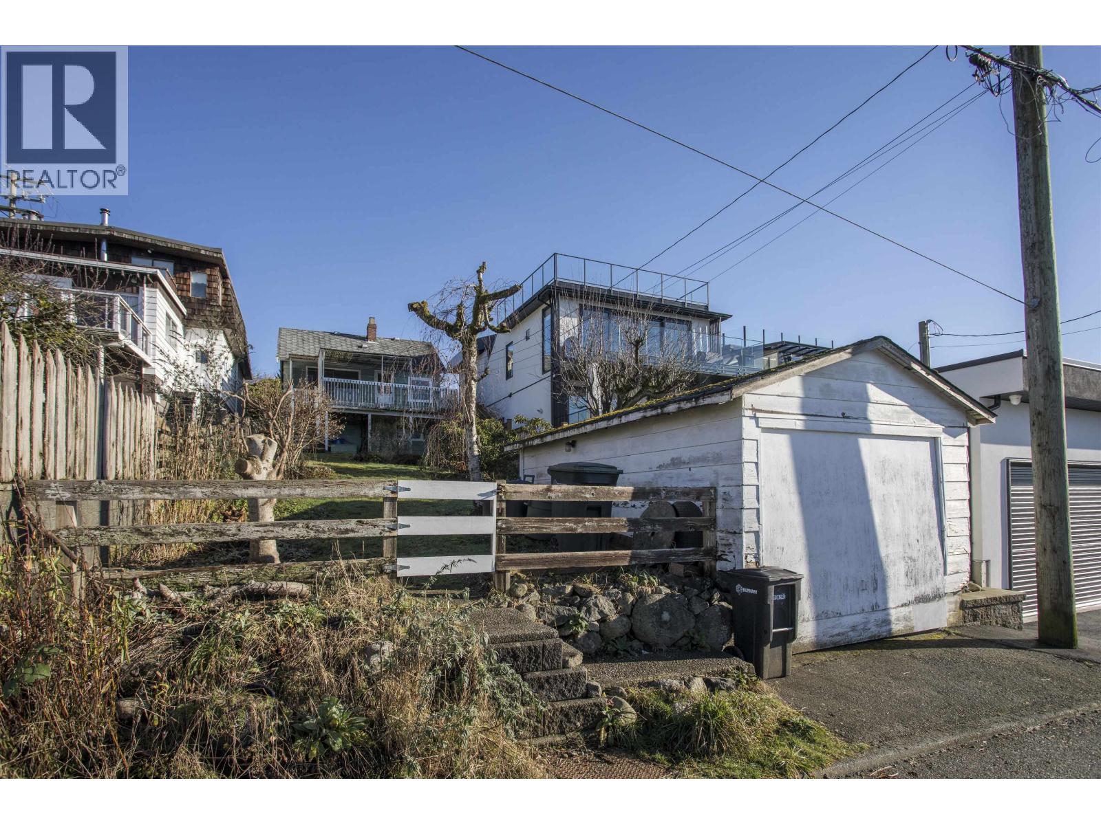 11 HYTHE AVENUE, Burnaby