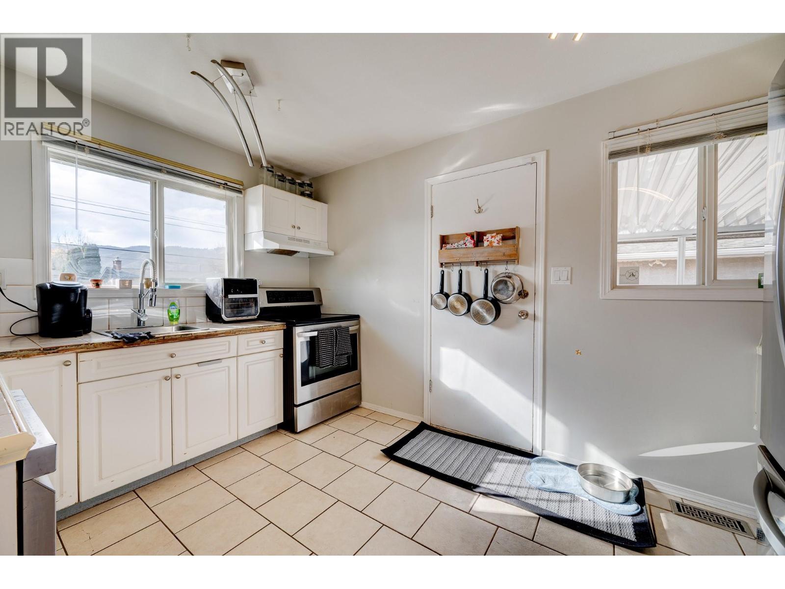 770 SHERWOOD DRIVE - 8