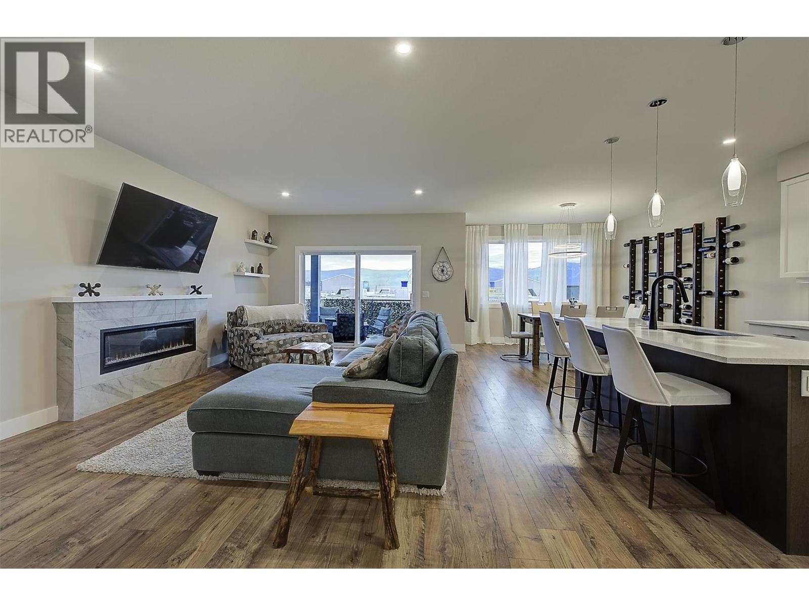  2383 Hawks Boulevard, West Kelowna