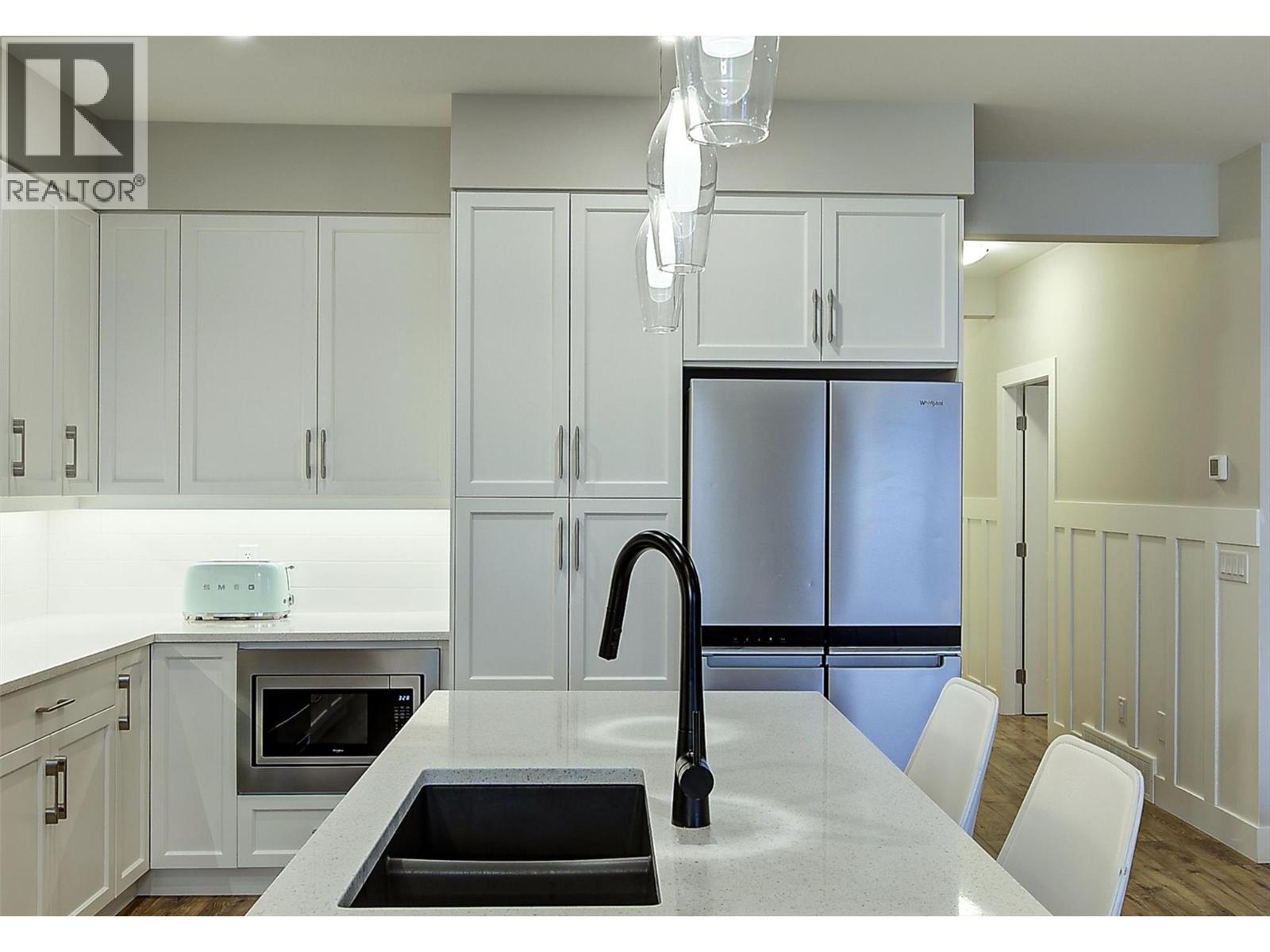  2383 Hawks Boulevard, West Kelowna